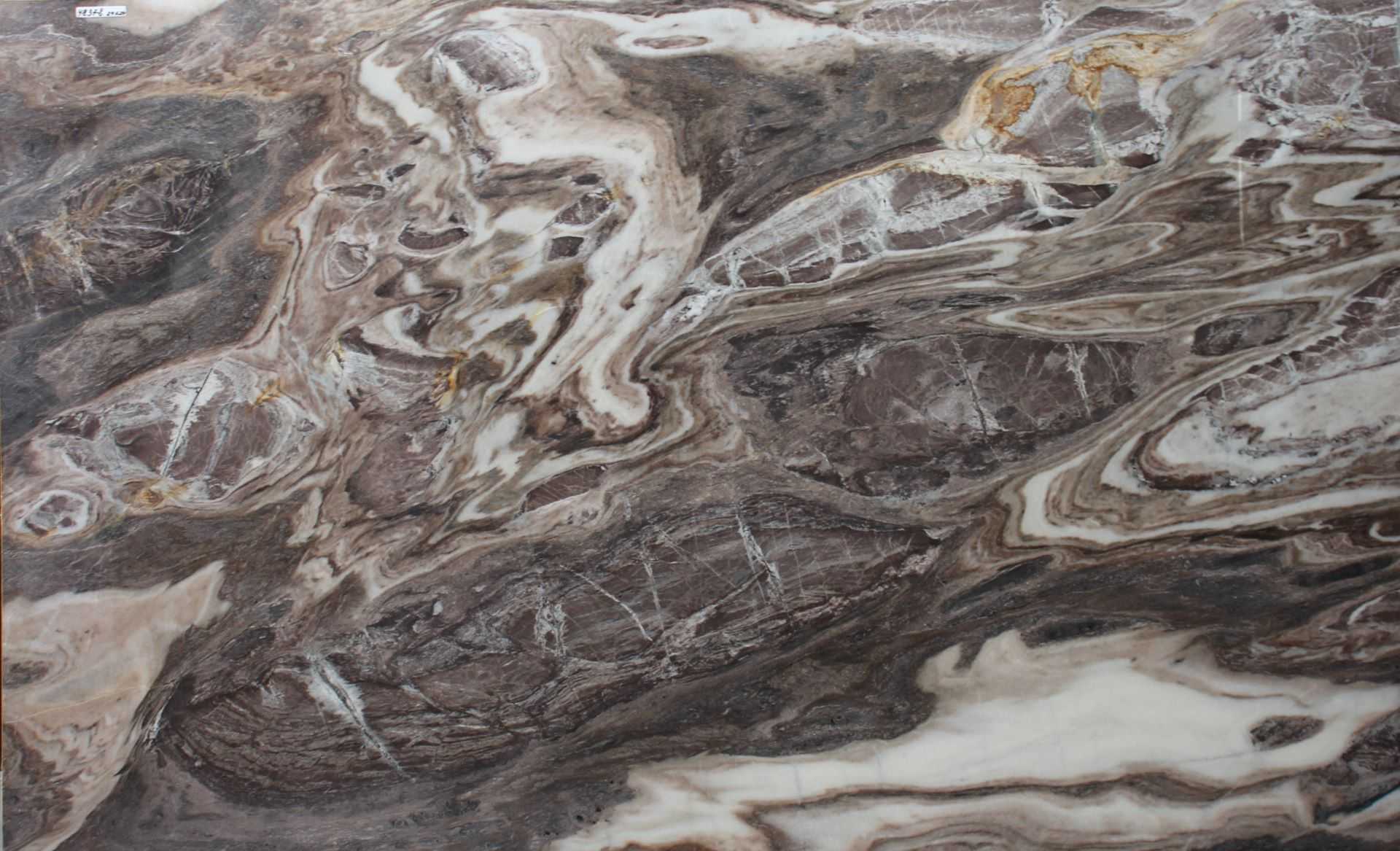 Cippo Brown — мрамор — фрагмент