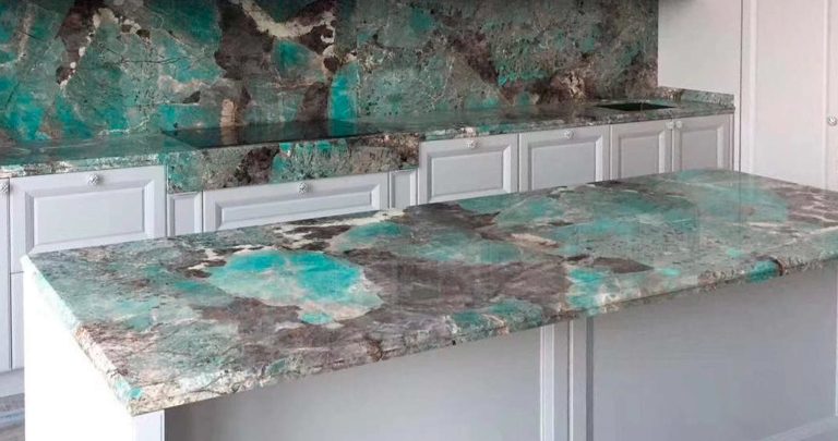 Amazonite — гранит — фотография камня