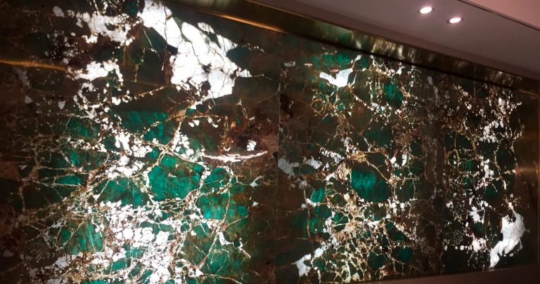 Amazonite — гранит — фотография камня