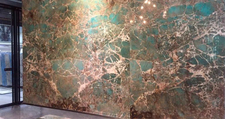 Amazonite — гранит — фотография камня