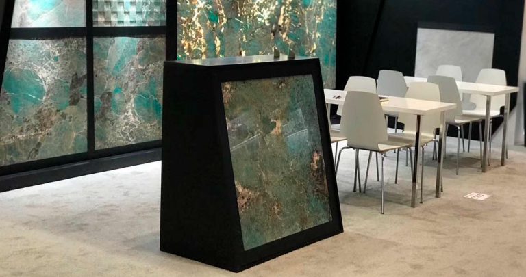 Amazonite — гранит — фотография камня