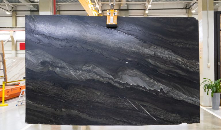 Black Tempest — кварцит — фотография камня