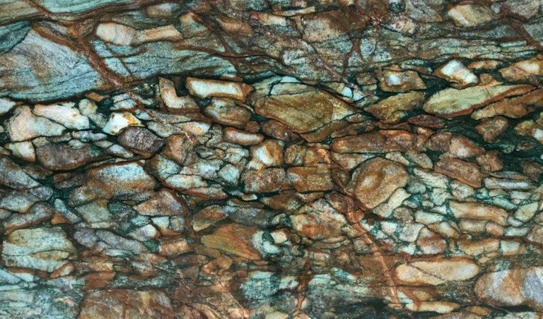 Breccia Fuchsite — кварцит — фотография камня