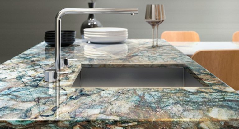 Breccia Fuchsite — кварцит — фотография камня