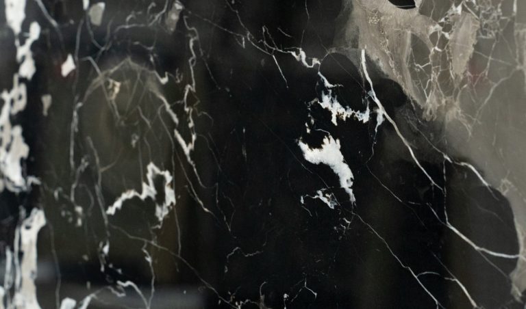 Silver Dragon Cross Cut — мрамор — фотография камня